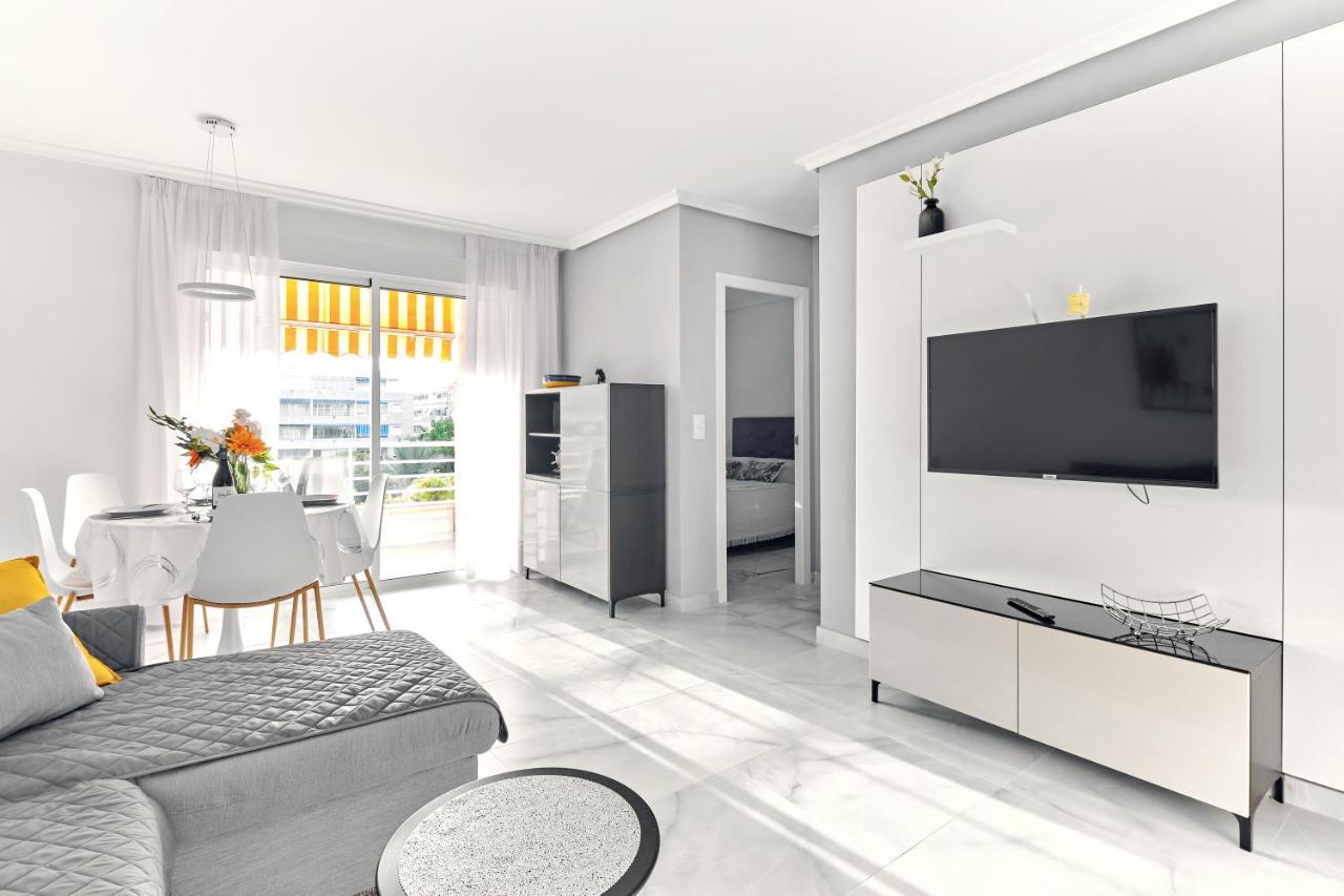 Lovely Sunny Apartment With Shared Pool And Private Parking Torrevieja Kültér fotó