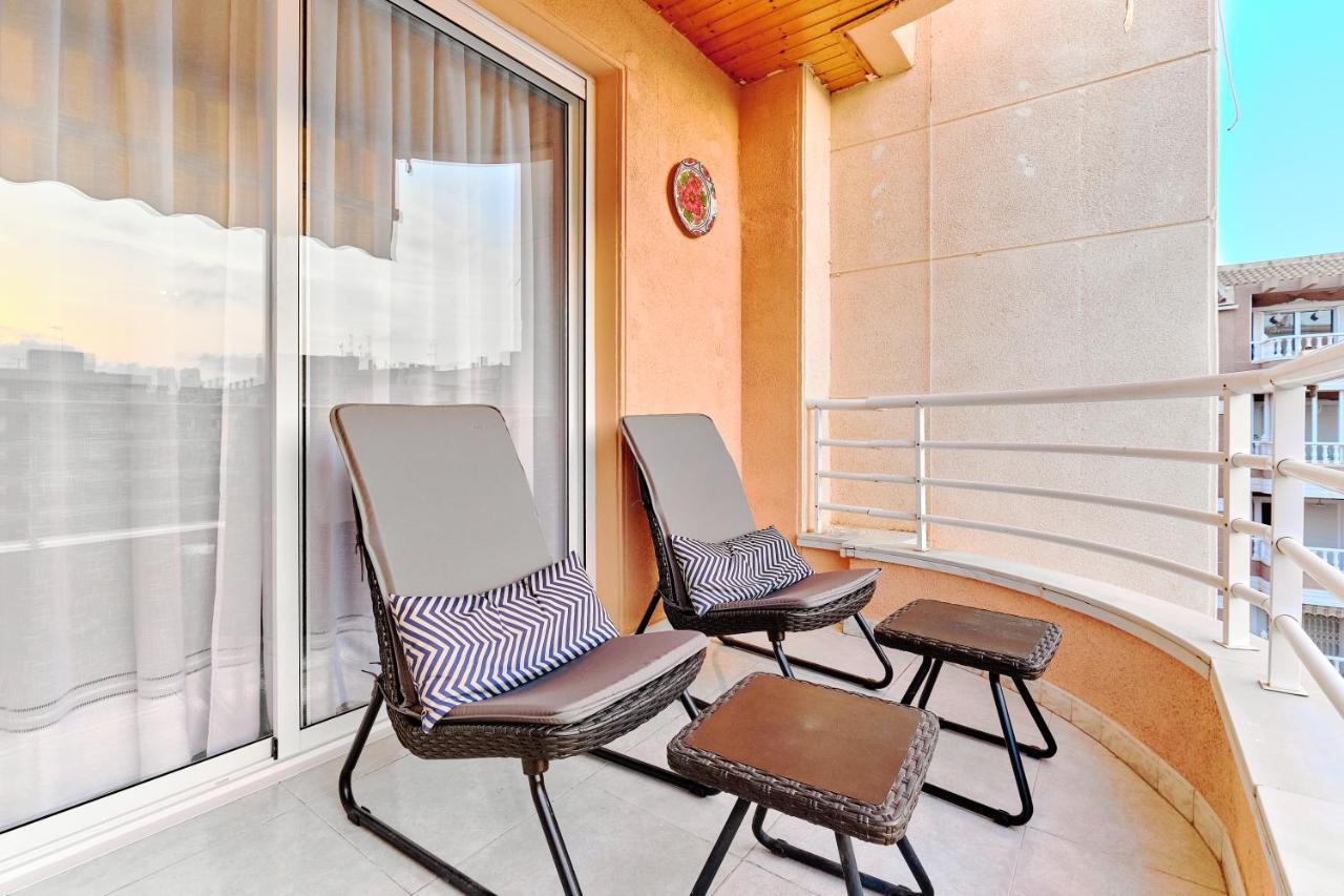 Lovely Sunny Apartment With Shared Pool And Private Parking Torrevieja Kültér fotó