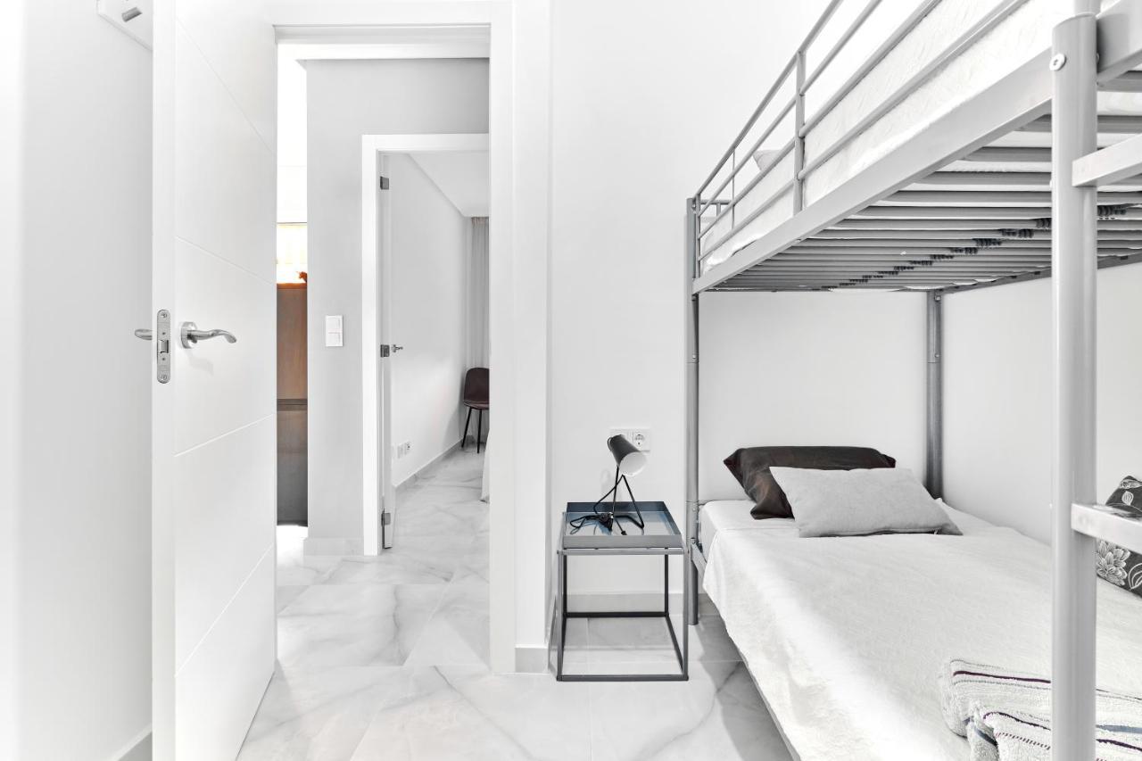 Lovely Sunny Apartment With Shared Pool And Private Parking Torrevieja Kültér fotó