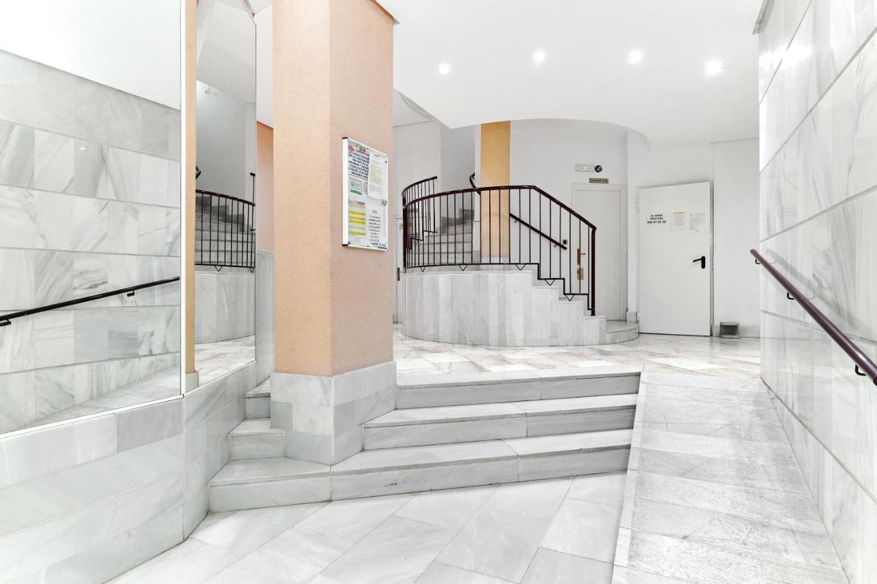 Lovely Sunny Apartment With Shared Pool And Private Parking Torrevieja Kültér fotó