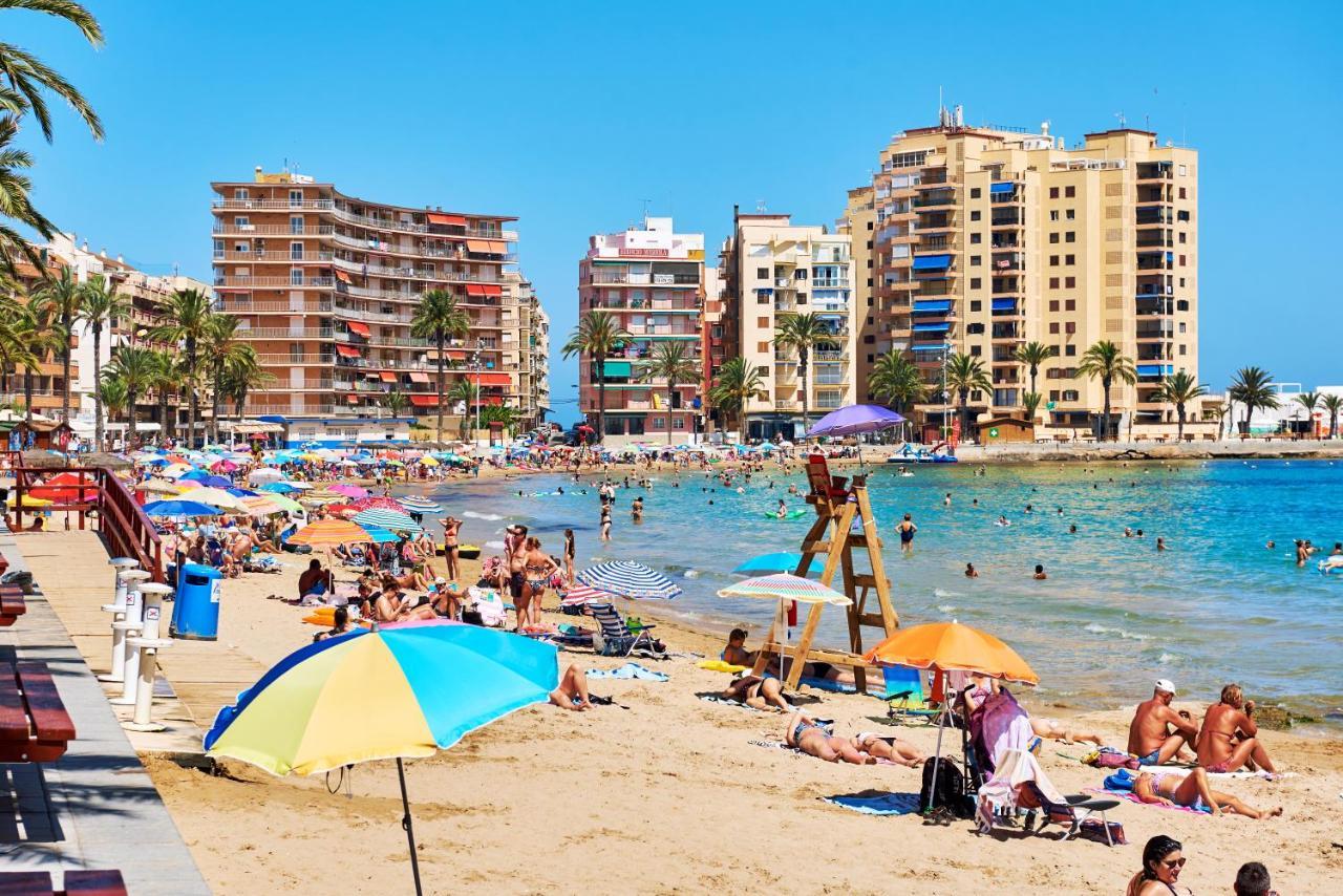 Lovely Sunny Apartment With Shared Pool And Private Parking Torrevieja Kültér fotó