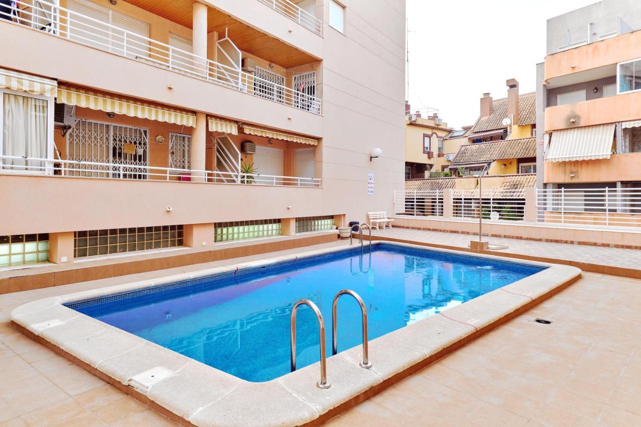 Lovely Sunny Apartment With Shared Pool And Private Parking Torrevieja Kültér fotó